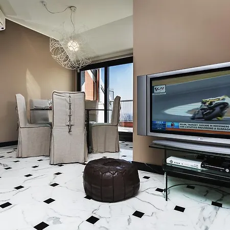 Suzzani Halldis Apartmán *
